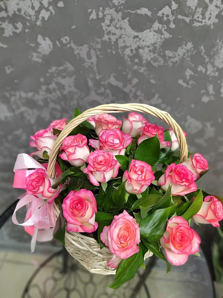 Цветочная композиция из Розы в корзине в Рудне Смоленской области