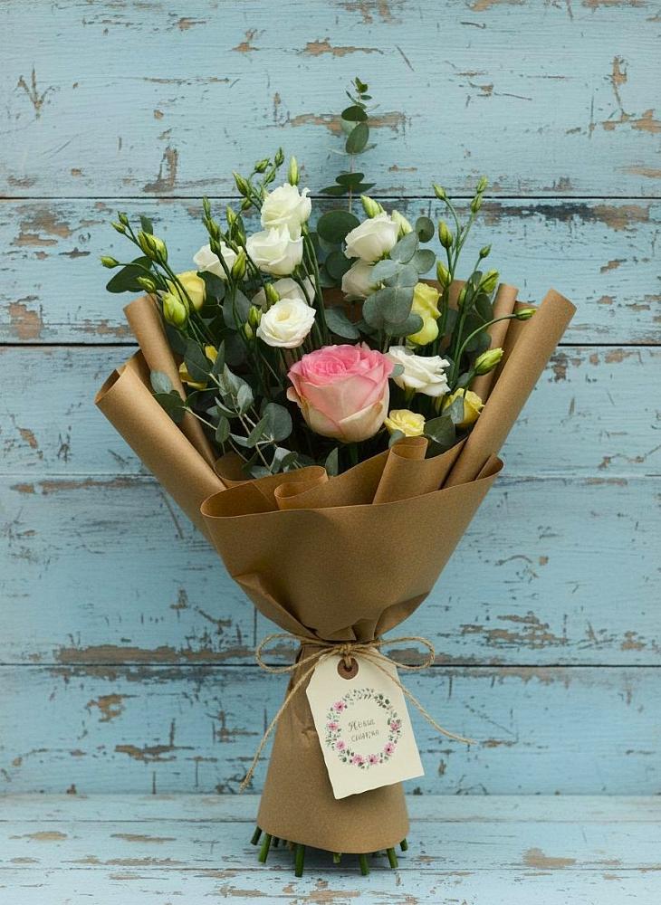 Букет цветов из: Розы и Лизиантусы в Рудне Смоленской области