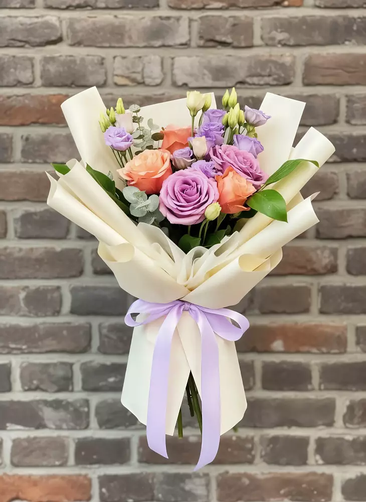 Букет цветов из: Лизиантусы и Розы в Рудне Смоленской области