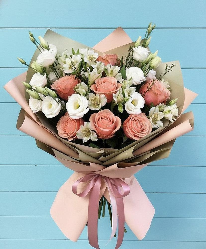 Букет цветов из: Розы, Альстромерии и Лизиантусы в Рудне Смоленской области