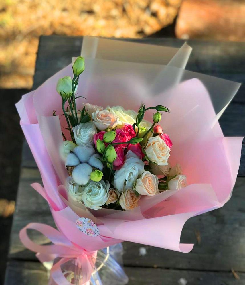 Букет цветов из: Розы и Лизиантусы в Рудне Смоленской области