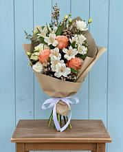 Букет цветов из:  Альстромерии, Лизиантусы, Розы и Хризантемы в Рудне Смоленской области