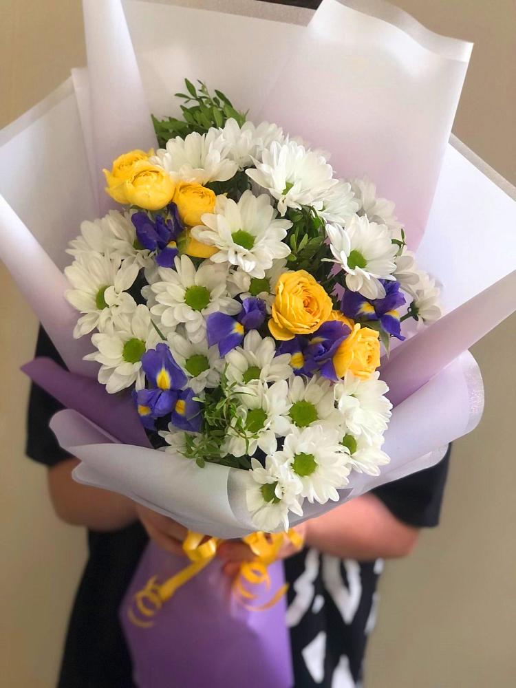 Букет цветов из: Ирисы, Хризантемы и Розы в Рудне Смоленской области