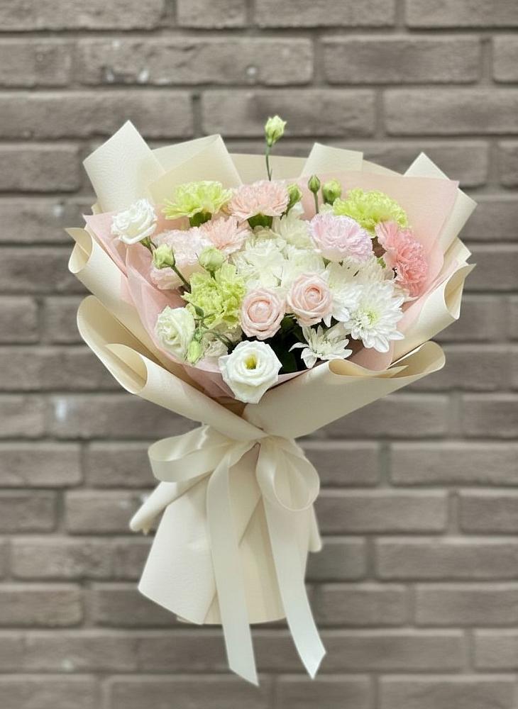 Букет цветов из: Гвоздики, Розы, Лизиантусы и Хризантемы в Рудне Смоленской области