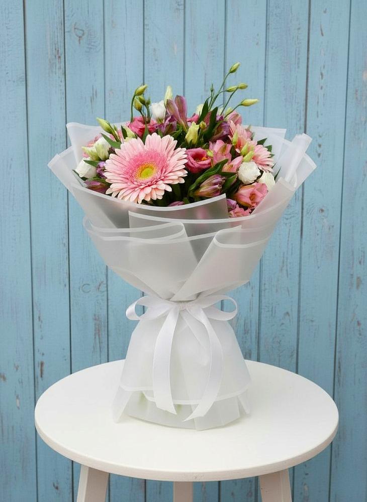 Букет цветов из: Герберы, Альстромерии и Лизиантусы в Рудне Смоленской области