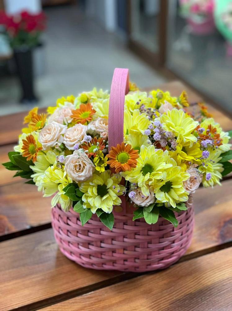 Цветочная композиция из Хризантемы и Розы в корзине в Рудне Смоленской области