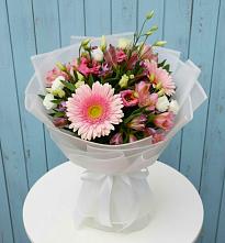 Букет цветов из:  Герберы, Альстромерии и Лизиантусы в Рудне Смоленской области