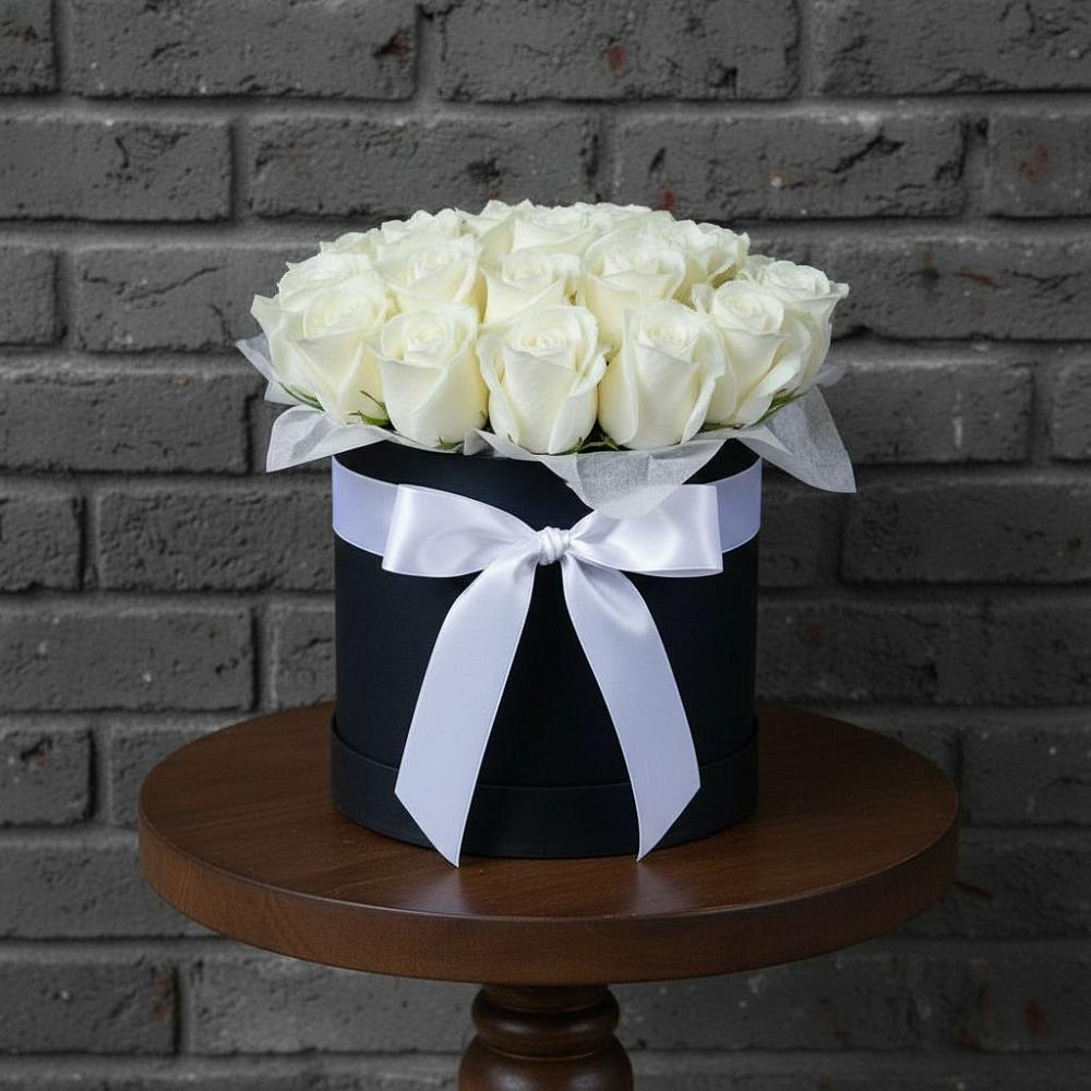 Цветочная композиция из Розы в шляпной коробке в Рудне Смоленской области